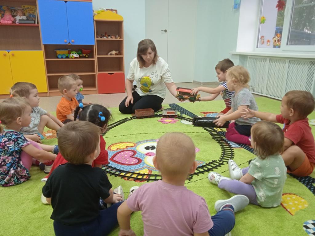 Вы сейчас просматриваете Профилактическое мероприятие в младшей группе «Осторожно поезд!»