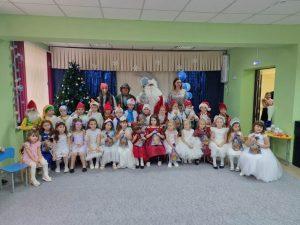Подробнее о статье Новогодний утренник «Проделки Бабы Яги и Лешего»