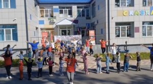 Подробнее о статье Флешмоб «Героям России — СЛАВА!»