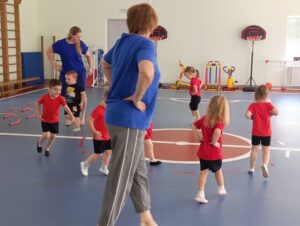Подробнее о статье Занятия физкультурой в ясельной группе